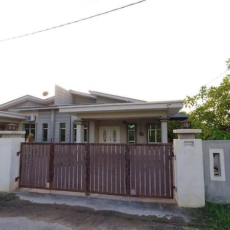 Auni Homestay Kuala Terengganu Buitenkant foto