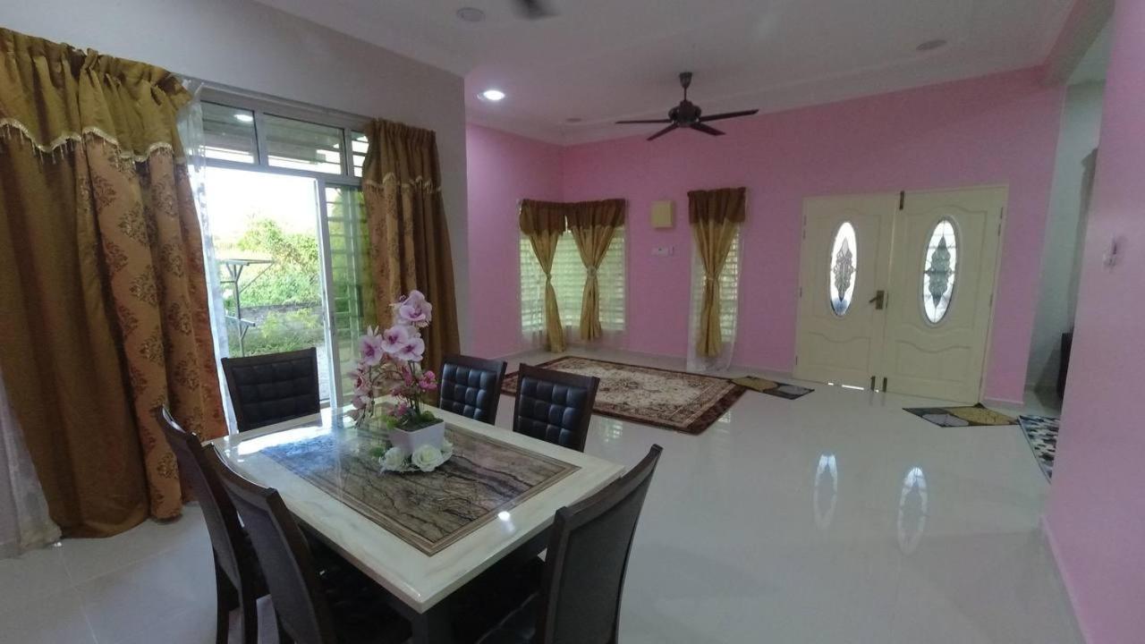 Auni Homestay Kuala Terengganu Buitenkant foto
