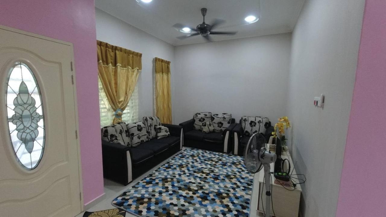 Auni Homestay Kuala Terengganu Buitenkant foto