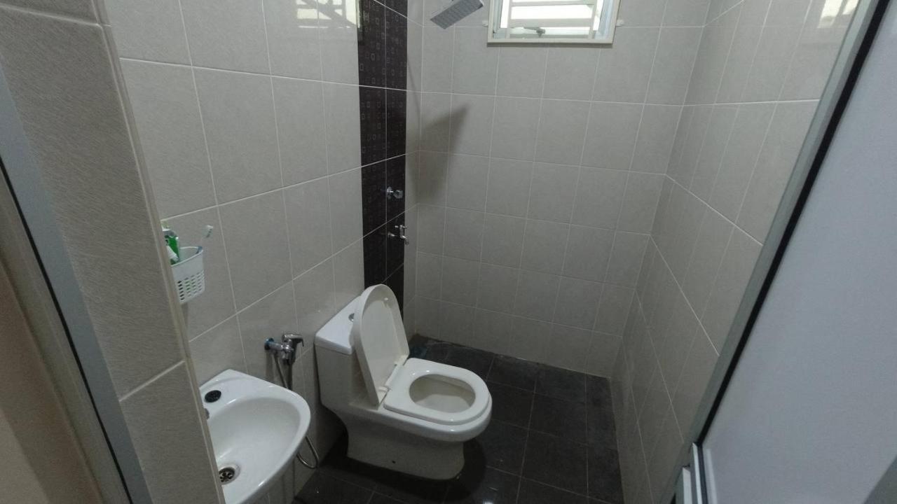 Auni Homestay Kuala Terengganu Buitenkant foto