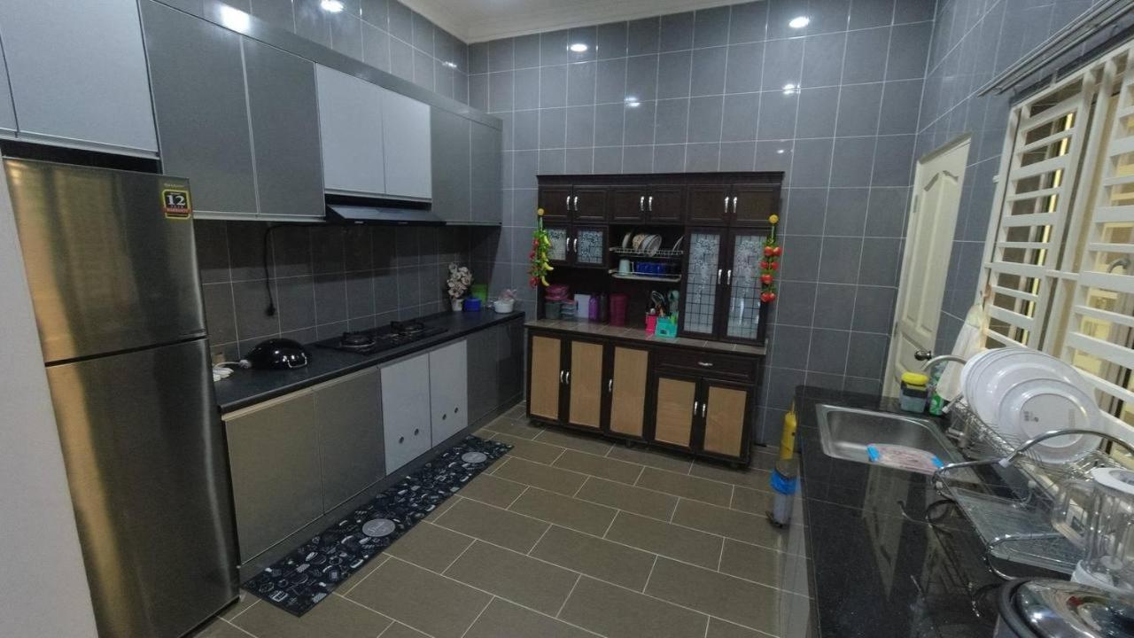 Auni Homestay Kuala Terengganu Buitenkant foto