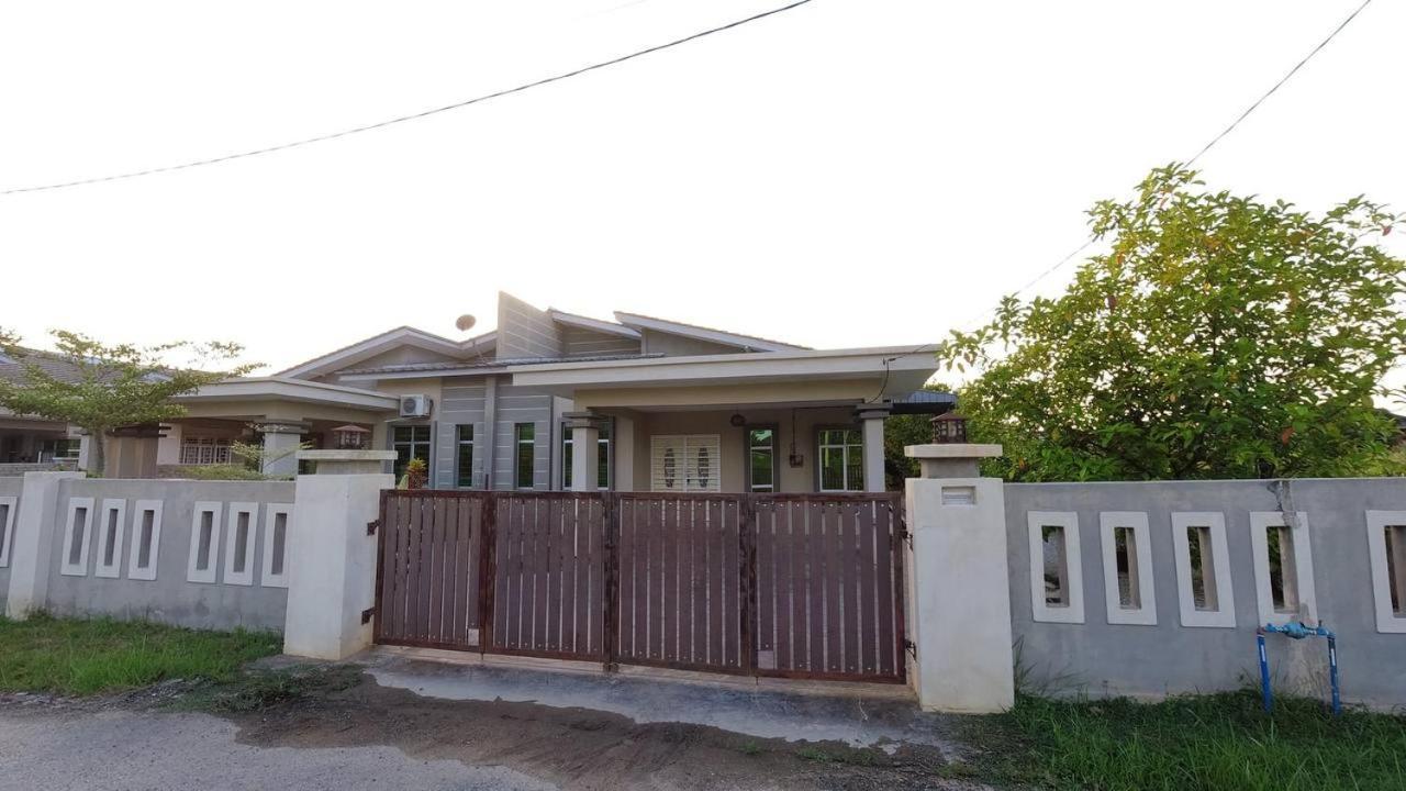 Auni Homestay Kuala Terengganu Buitenkant foto